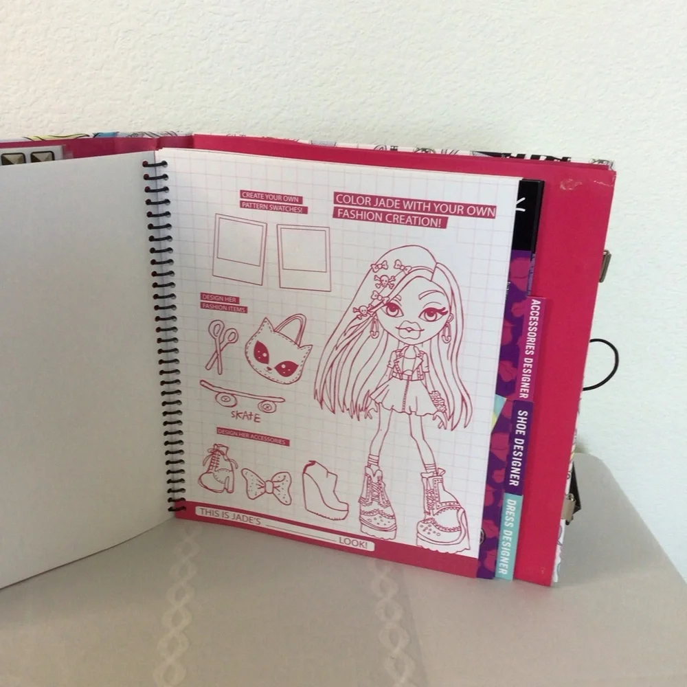 Bratz Fashion Folio Binder 2015 NEW
